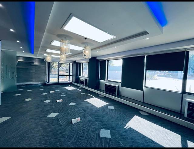 1,663M² OFFICE FOR SALE IN HALFWAY HOUSE